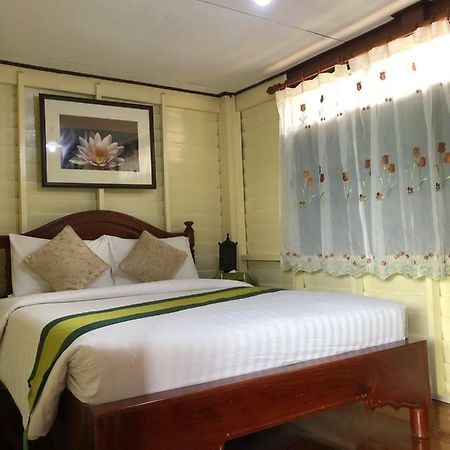 Resort Bangphlat Bangkok Luaran gambar