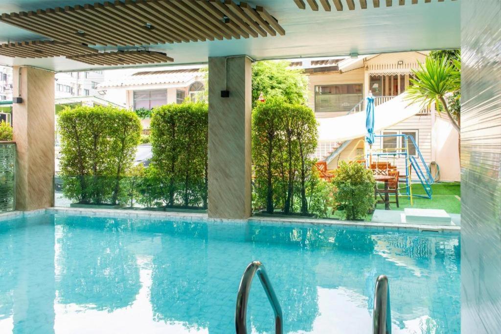 Resort Bangphlat Bangkok Luaran gambar