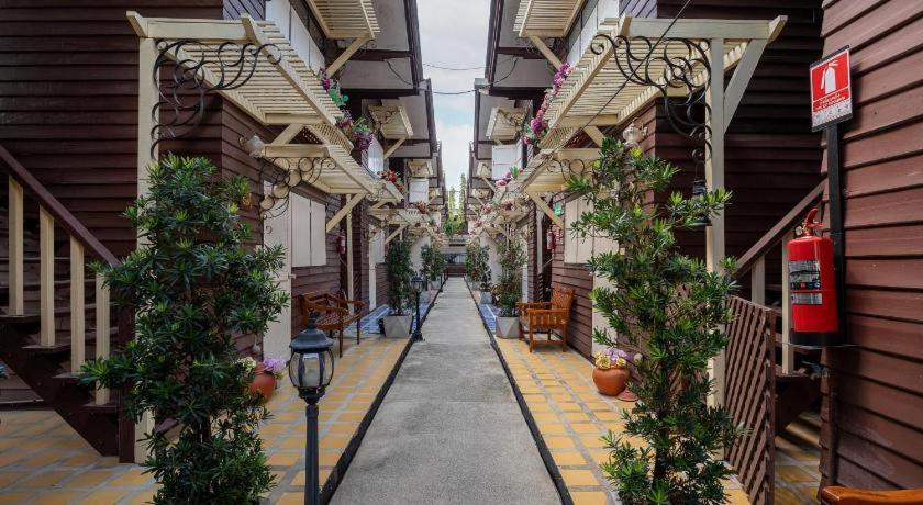 Resort Bangphlat Bangkok Luaran gambar
