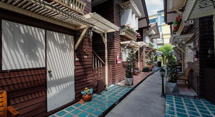 Resort Bangphlat Bangkok Luaran gambar