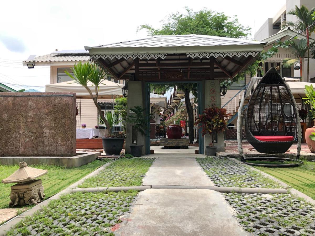 Resort Bangphlat Bangkok Luaran gambar