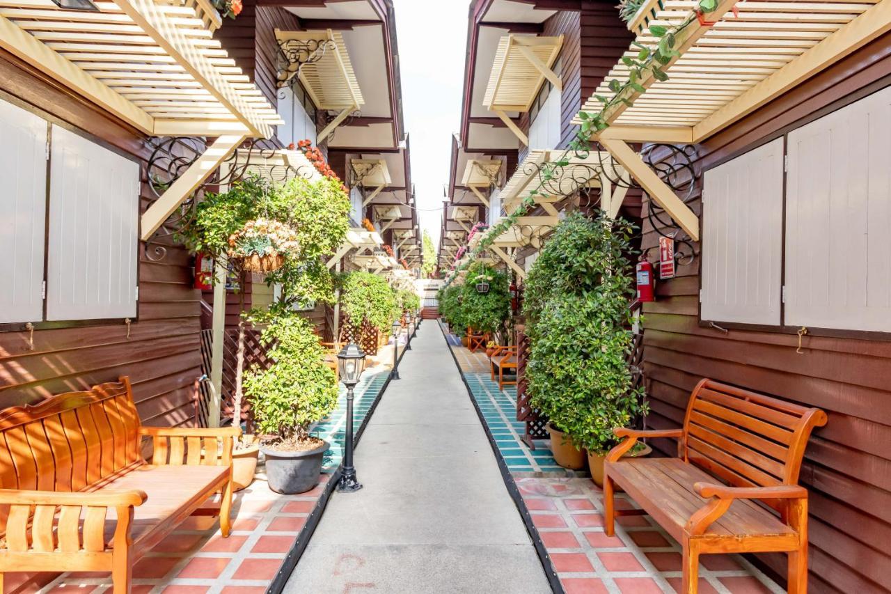 Resort Bangphlat Bangkok Luaran gambar