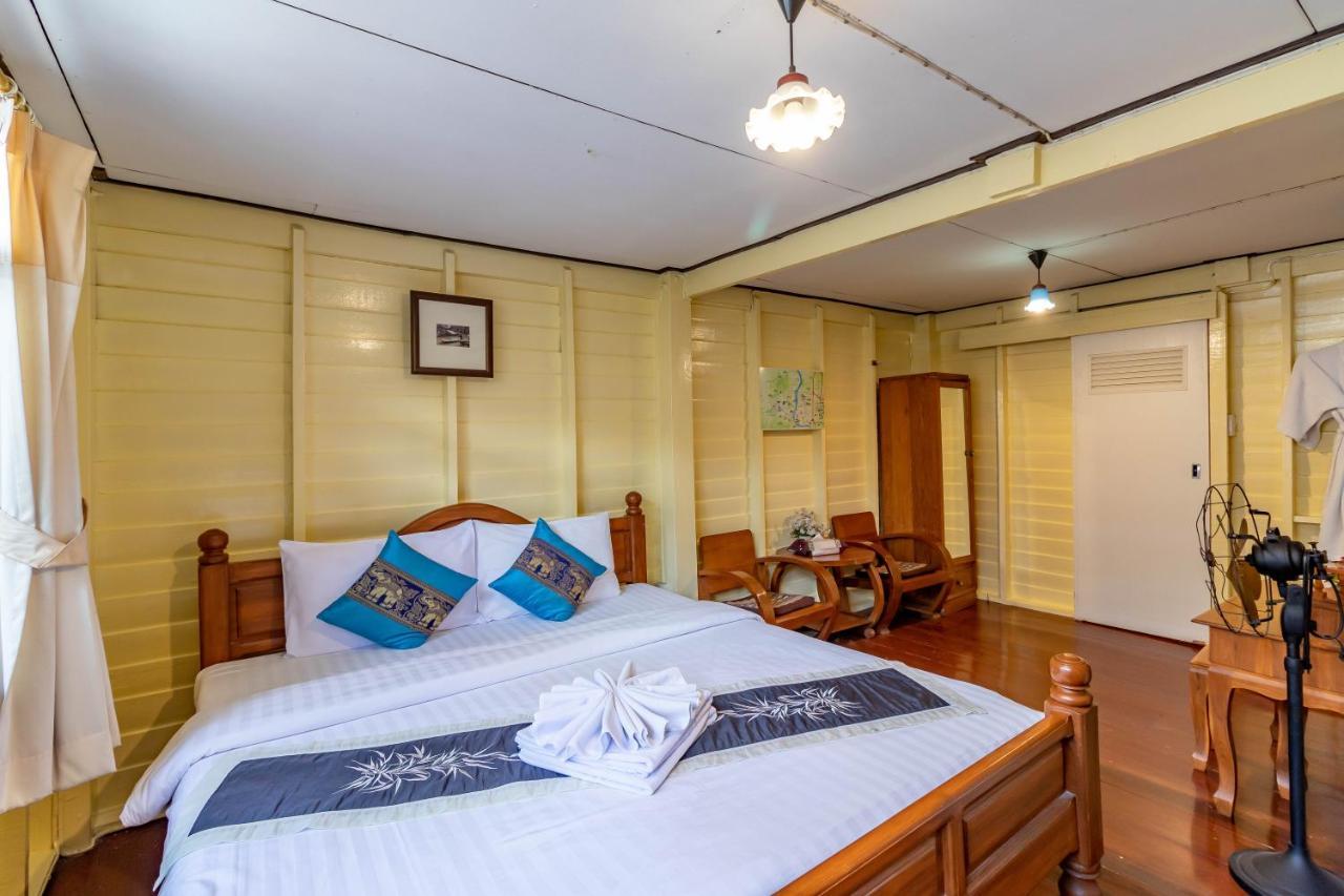 Resort Bangphlat Bangkok Luaran gambar