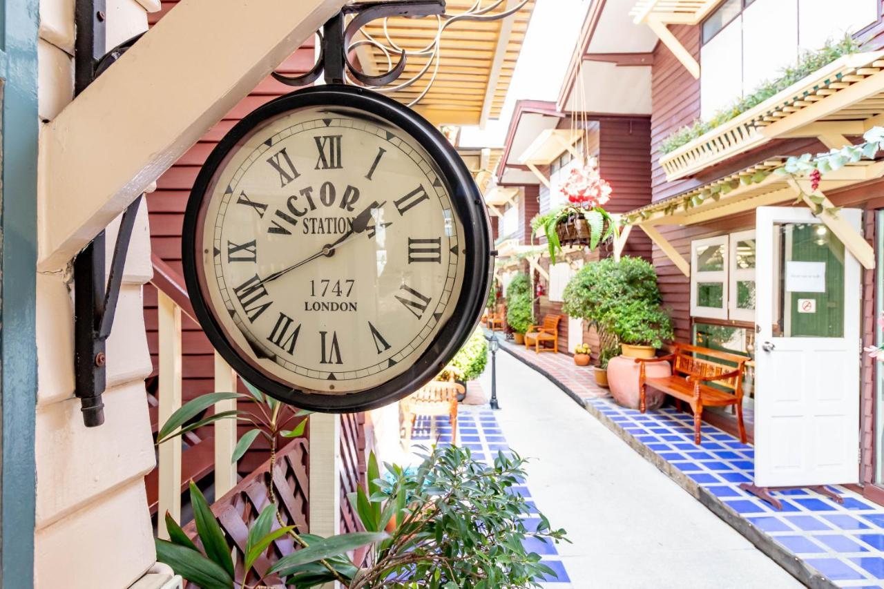 Resort Bangphlat Bangkok Luaran gambar