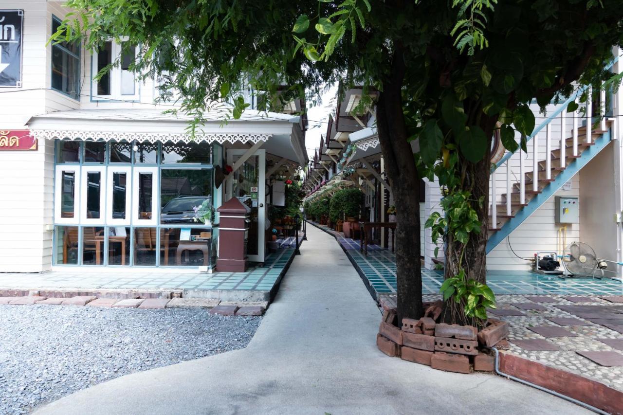 Resort Bangphlat Bangkok Luaran gambar